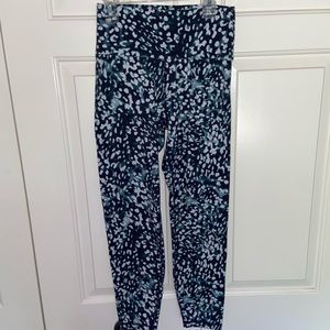 Women’s Capri Leggings Size Medium